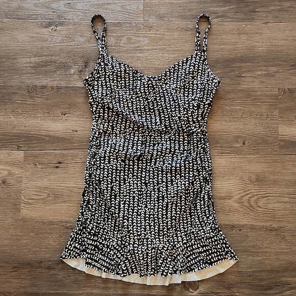 LA BLANCA Black White Arrow Sweetheart One Piece Swim Suit 6 - Picture 3 of 10